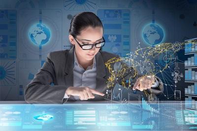 現(xiàn)代女性的網(wǎng)絡理念圖片-現(xiàn)代女性和未來媒體的分享概念素材-高清圖片-攝影照片-尋圖免費打包下載